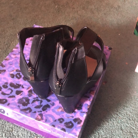NWT BLACK ZIP UP WEDGES - Picture 3 of 4